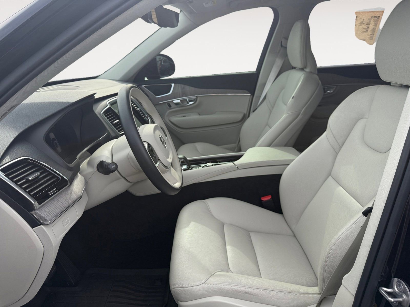 New 2025 Volvo XC90 B6 Plus w/ Protection Package Premier image 9