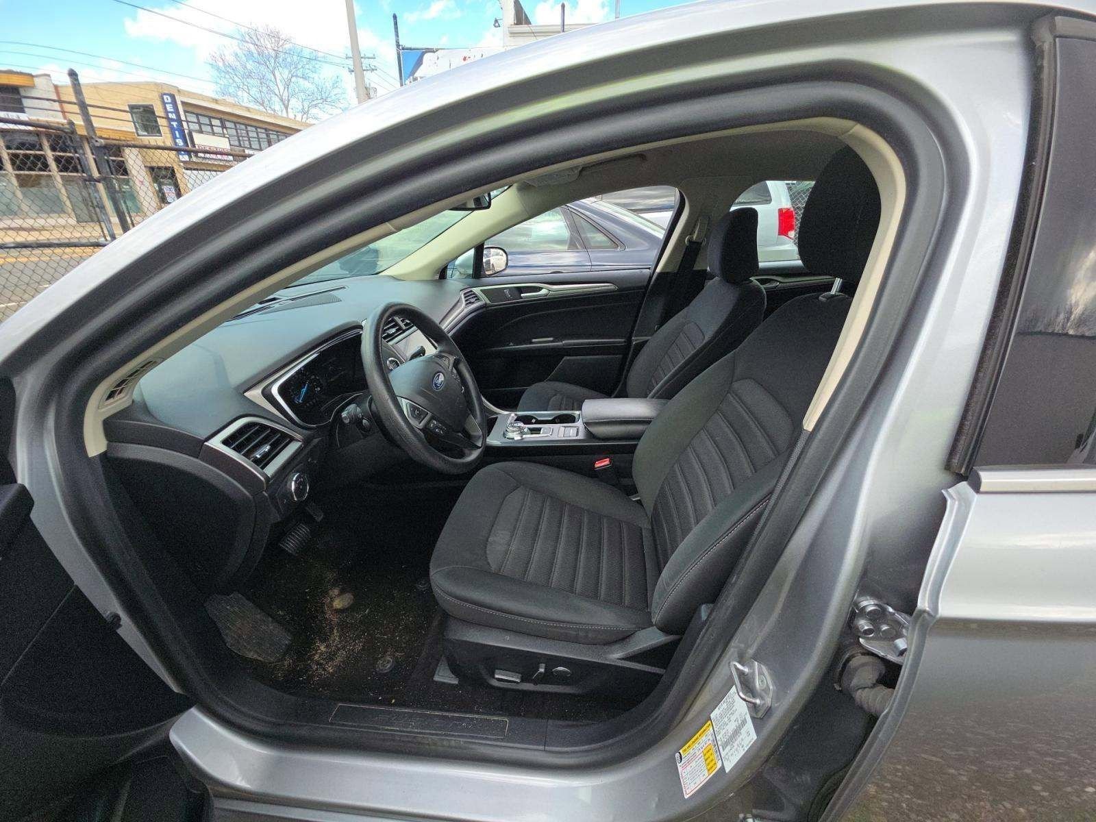 Used 2020 Ford Fusion SE image 6