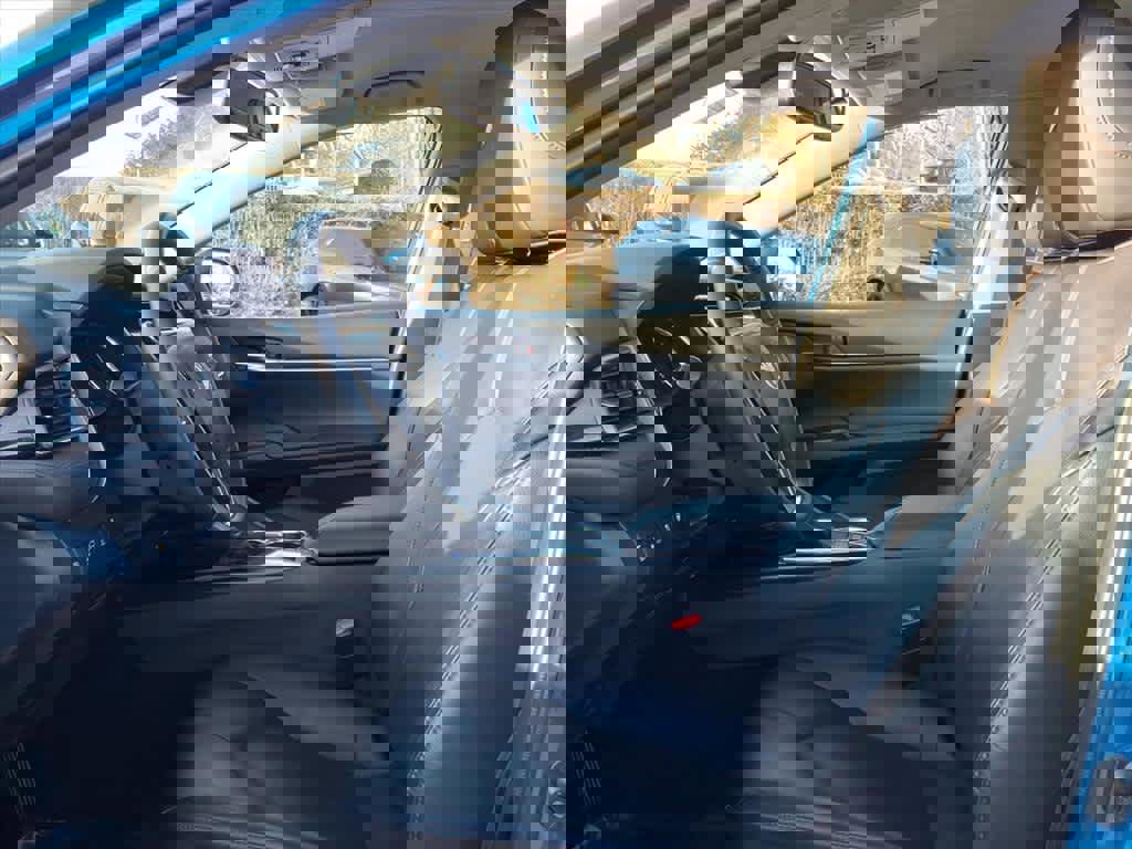 Used 2020 Toyota Camry XLE image 11