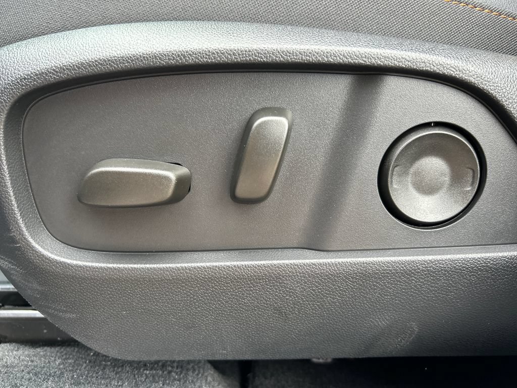 Used 2026 Chevrolet Equinox ACTIV w/ Convenience Package III AWD/4WD image 16