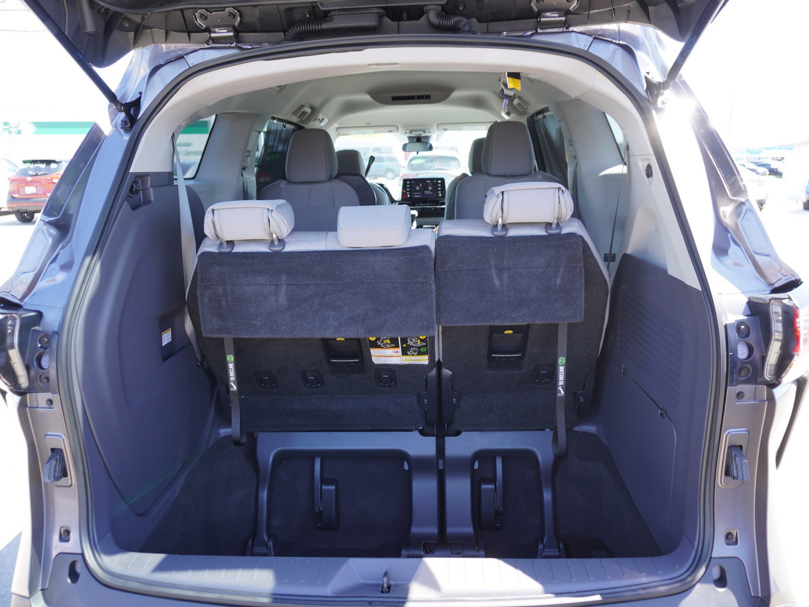 Used 2022 Toyota Sienna LE image 13