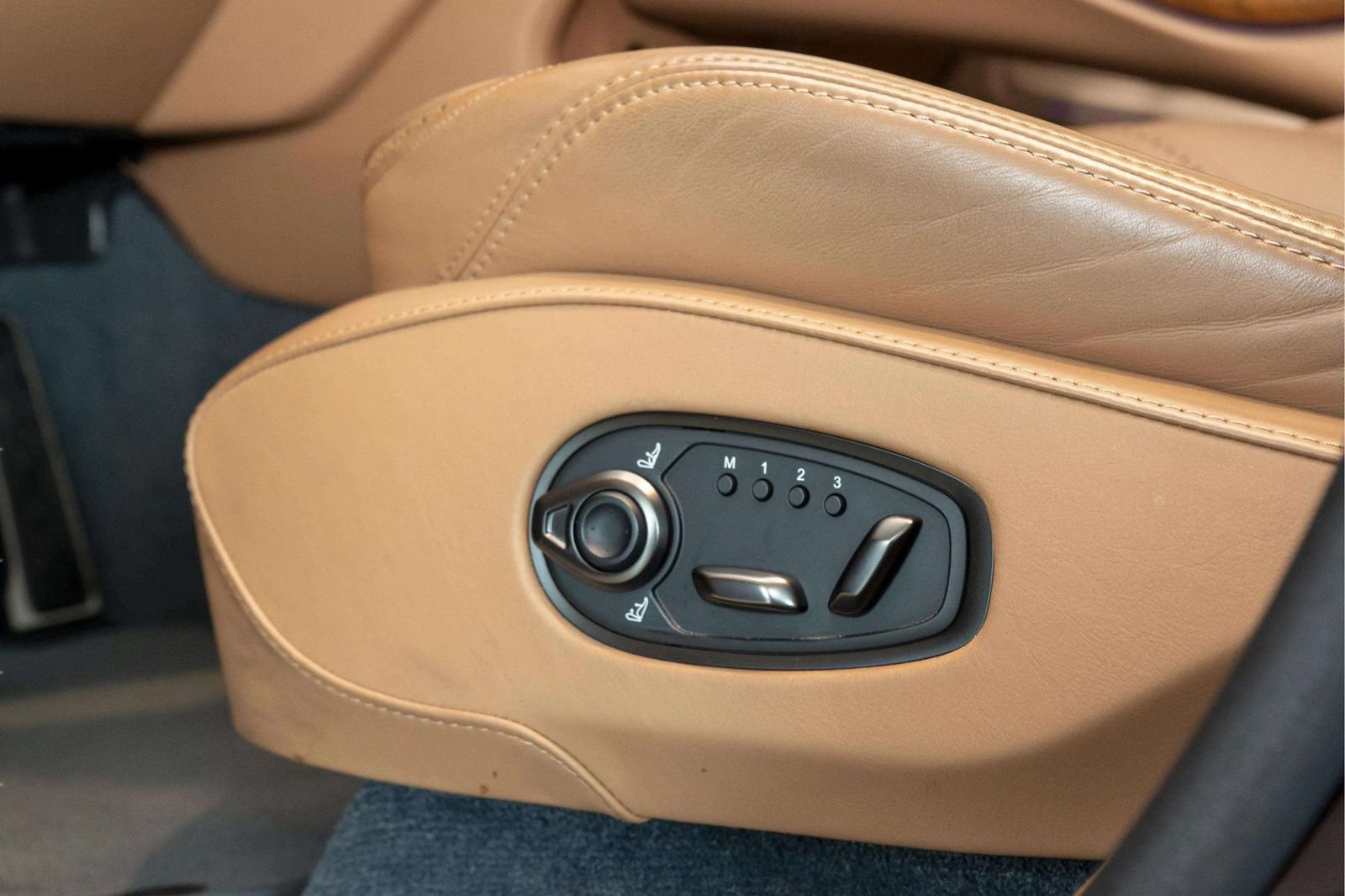 Used 2022 Aston Martin DBX AWD/4WD image 28