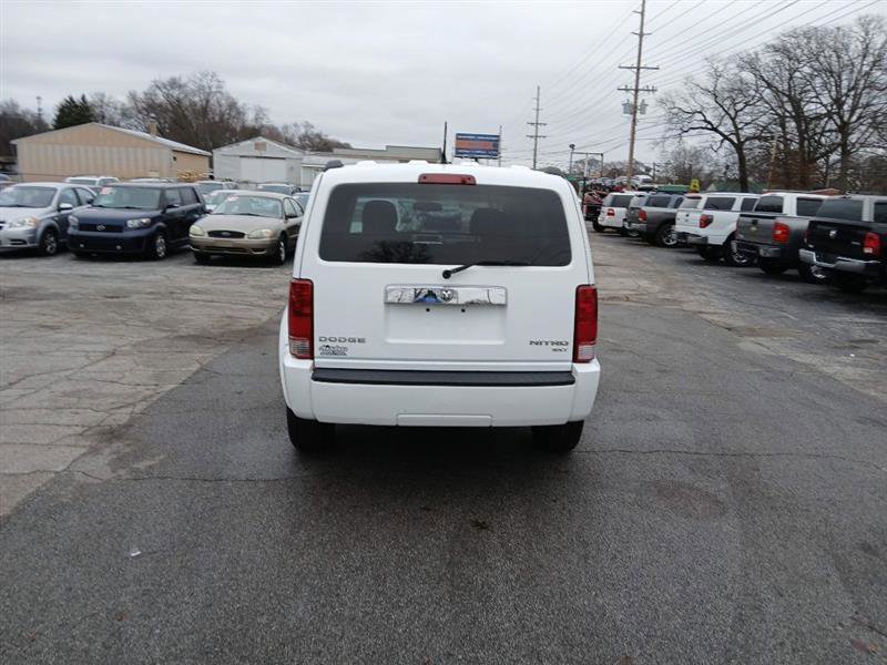 Used 2011 Dodge Nitro SXT AWD/4WD image 2