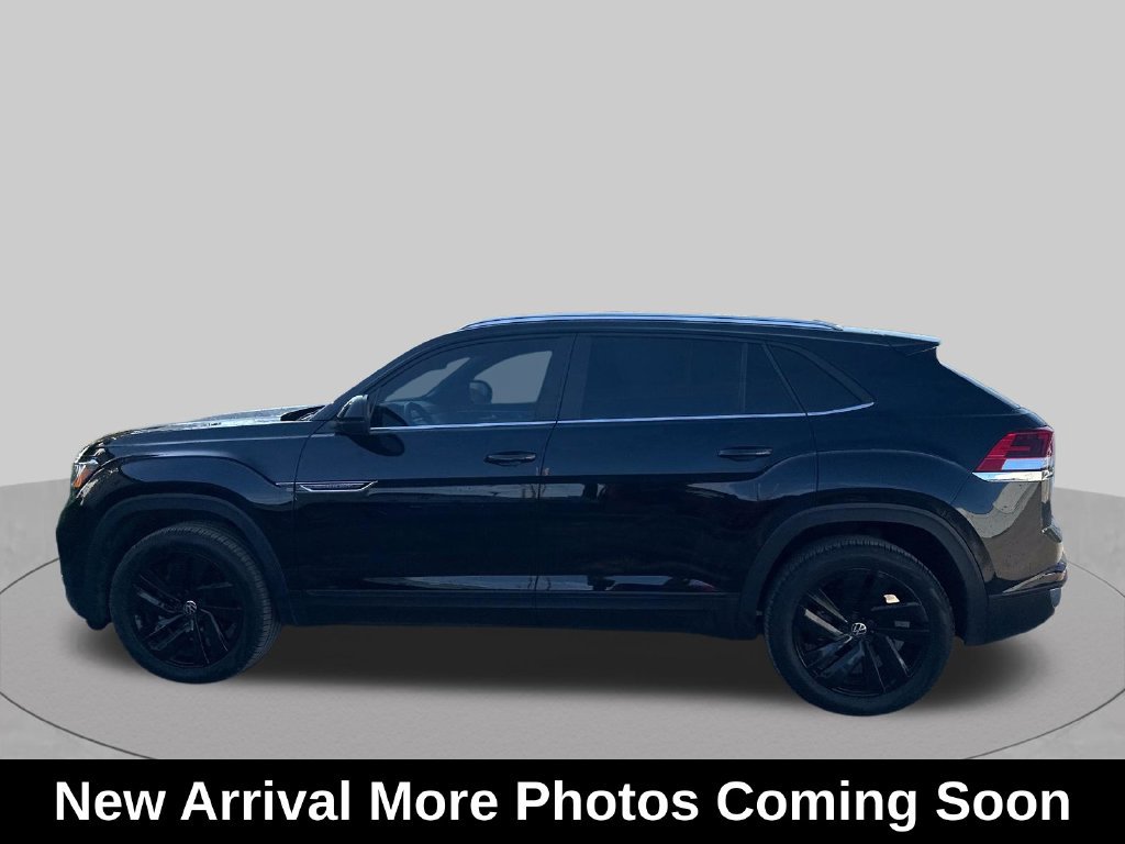 Used 2023 Volkswagen Atlas Cross Sport SE w/ Panoramic Sunroof Package FWD image 3