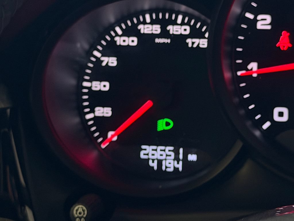 Certified 2021 Porsche Macan AWD/4WD image 22
