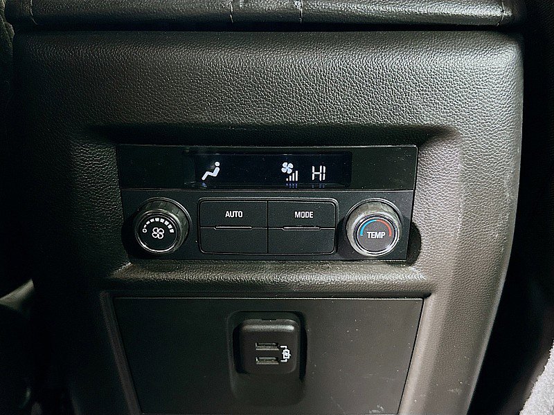 Used 2023 Chevrolet Traverse LT image 23