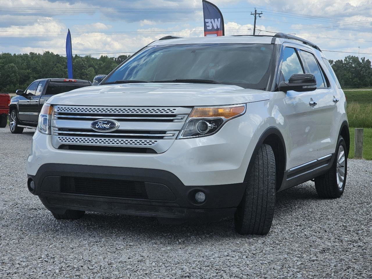 Used 2014 Ford Explorer XLT FWD image 4