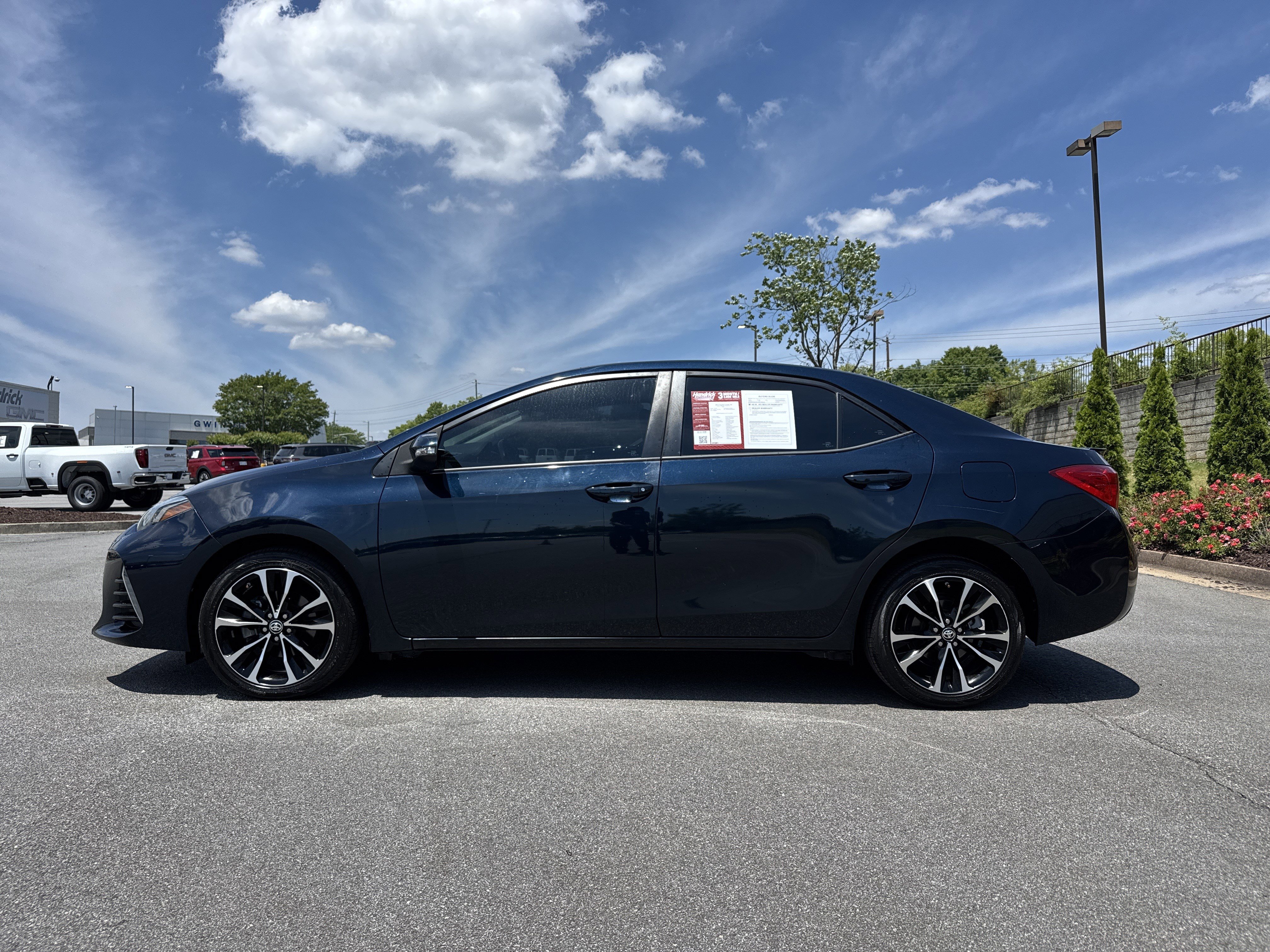 Used 2019 Toyota Corolla SE w/ SE Premium Package FWD image 7