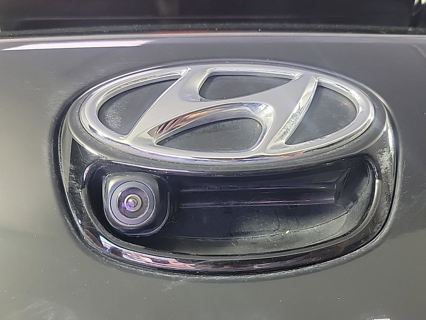 Used 2020 Hyundai Ioniq Limited image 7