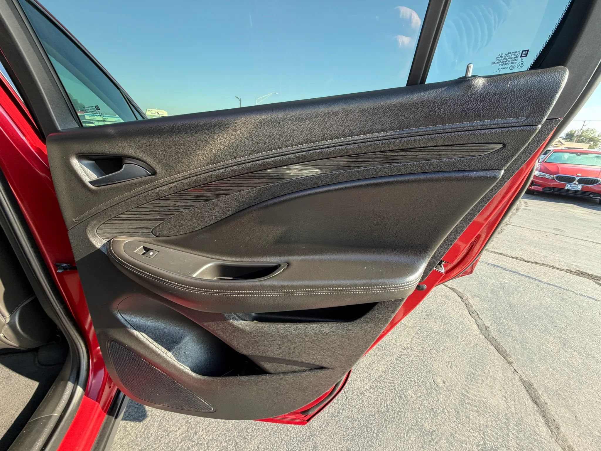 Used 2018 Buick Envision Essence AWD/4WD image 17