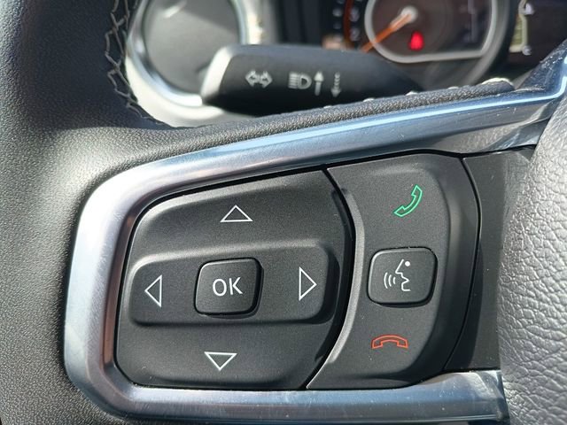 Used 2025 Jeep Wrangler Unlimited Sahara AWD/4WD image 4