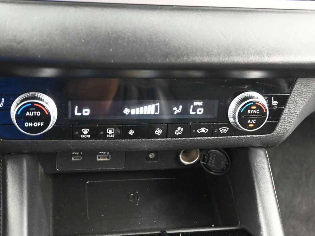 Used 2024 Mitsubishi Outlander SE AWD/4WD image 16