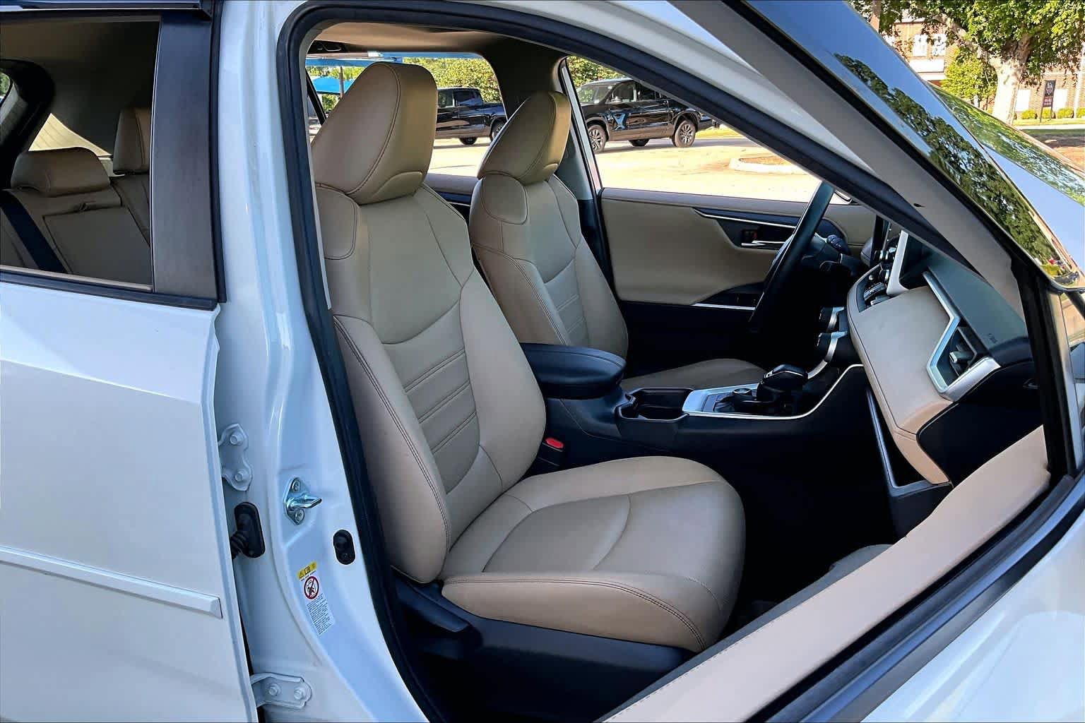 Used 2019 Toyota RAV4 Limited w/ Cold Weather Package AWD/4WD image 9