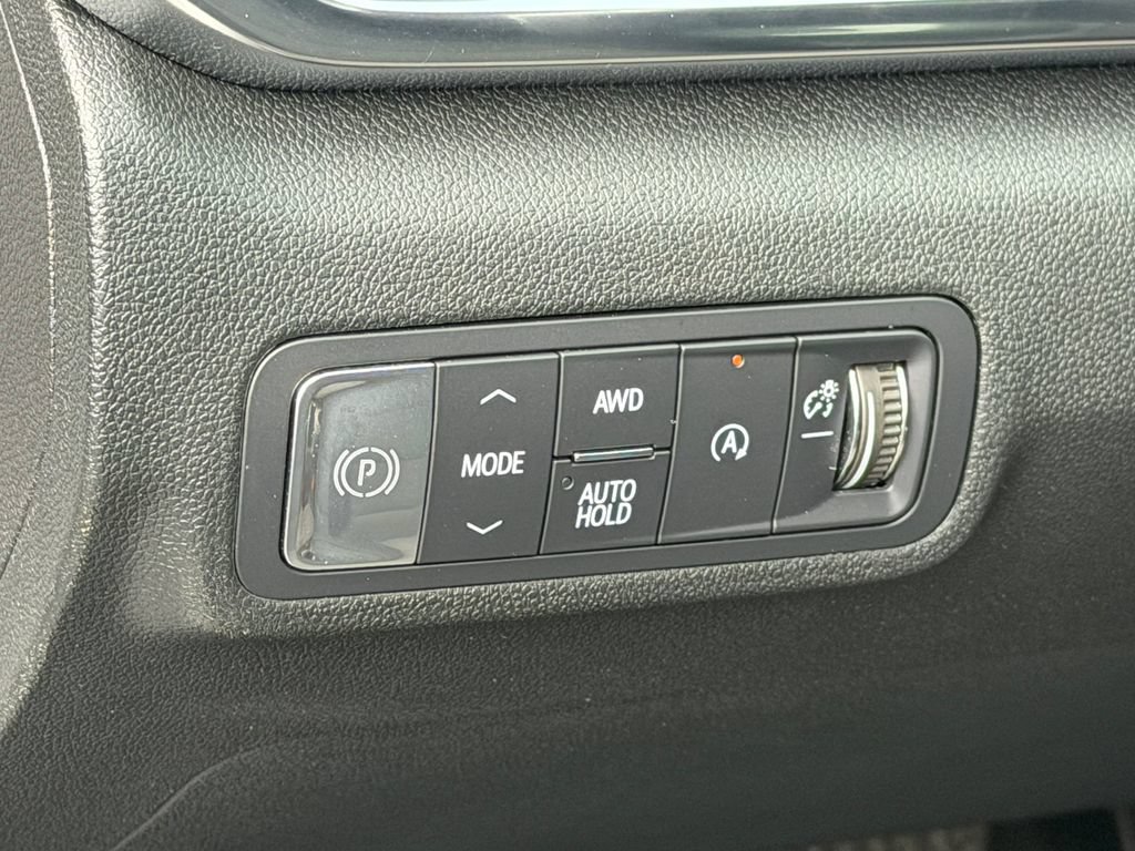 Certified 2025 GMC Terrain Elevation w/ Black Edition AWD/4WD image 30