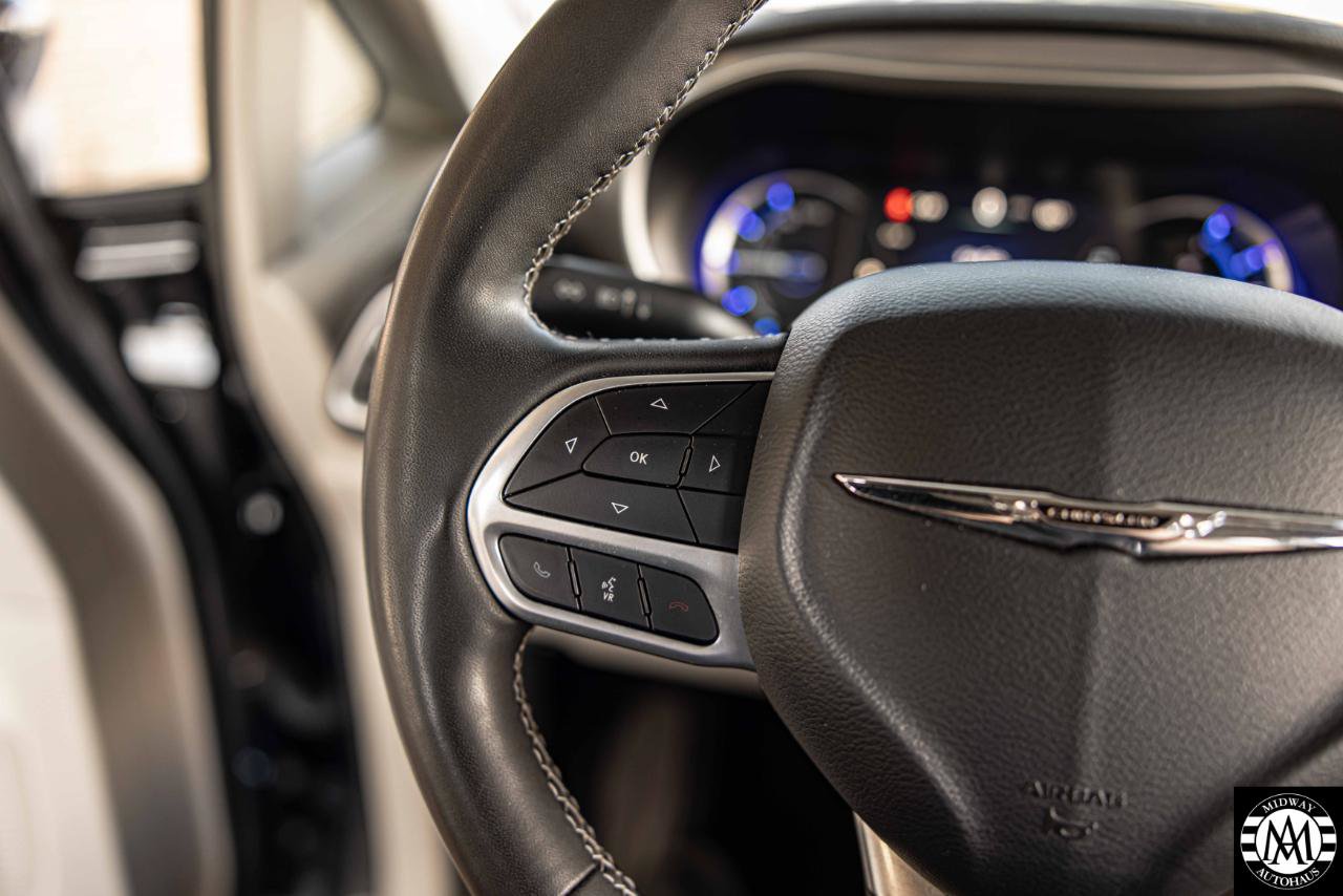 Used 2023 Chrysler Pacifica Touring-L FWD image 20