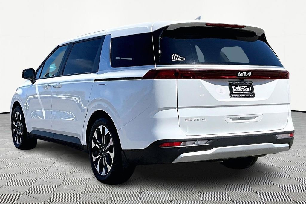 Used 2024 Kia Carnival EX image 7