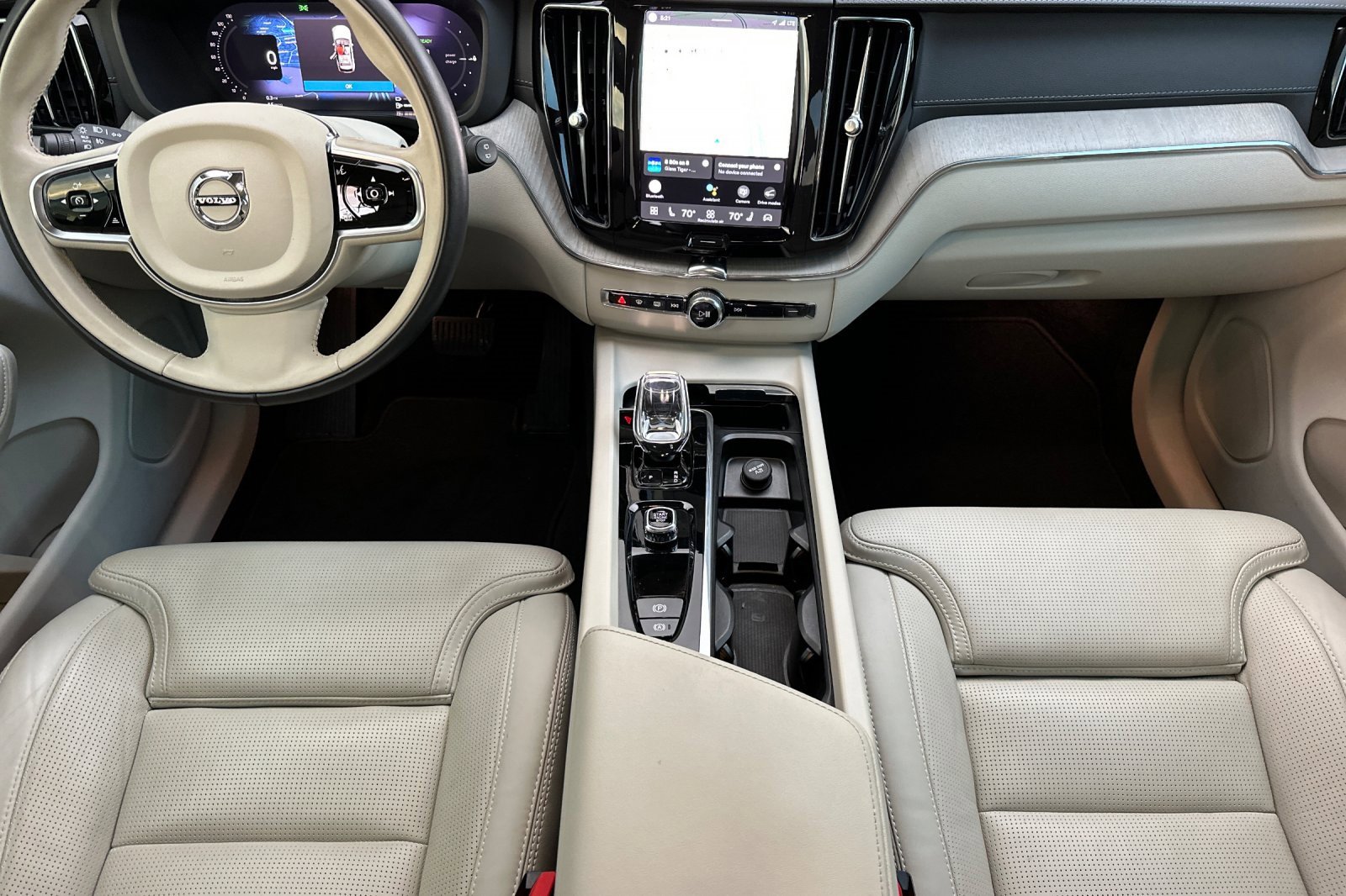 Used 2023 Volvo XC60 T8 Ultimate image 13