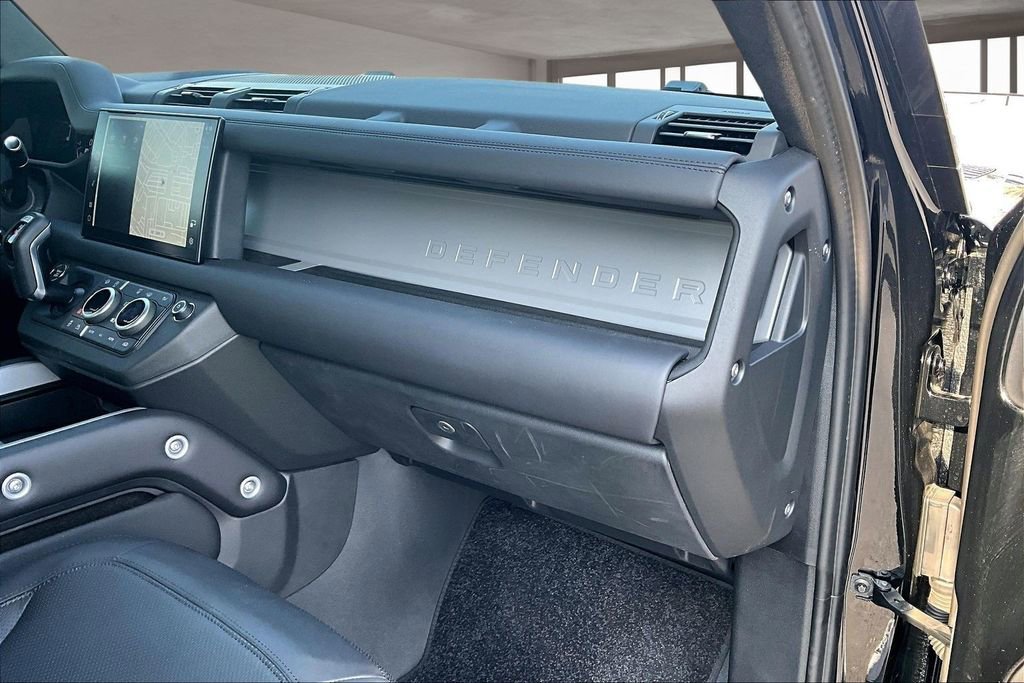 Used 2025 Land Rover Defender 130 X image 16