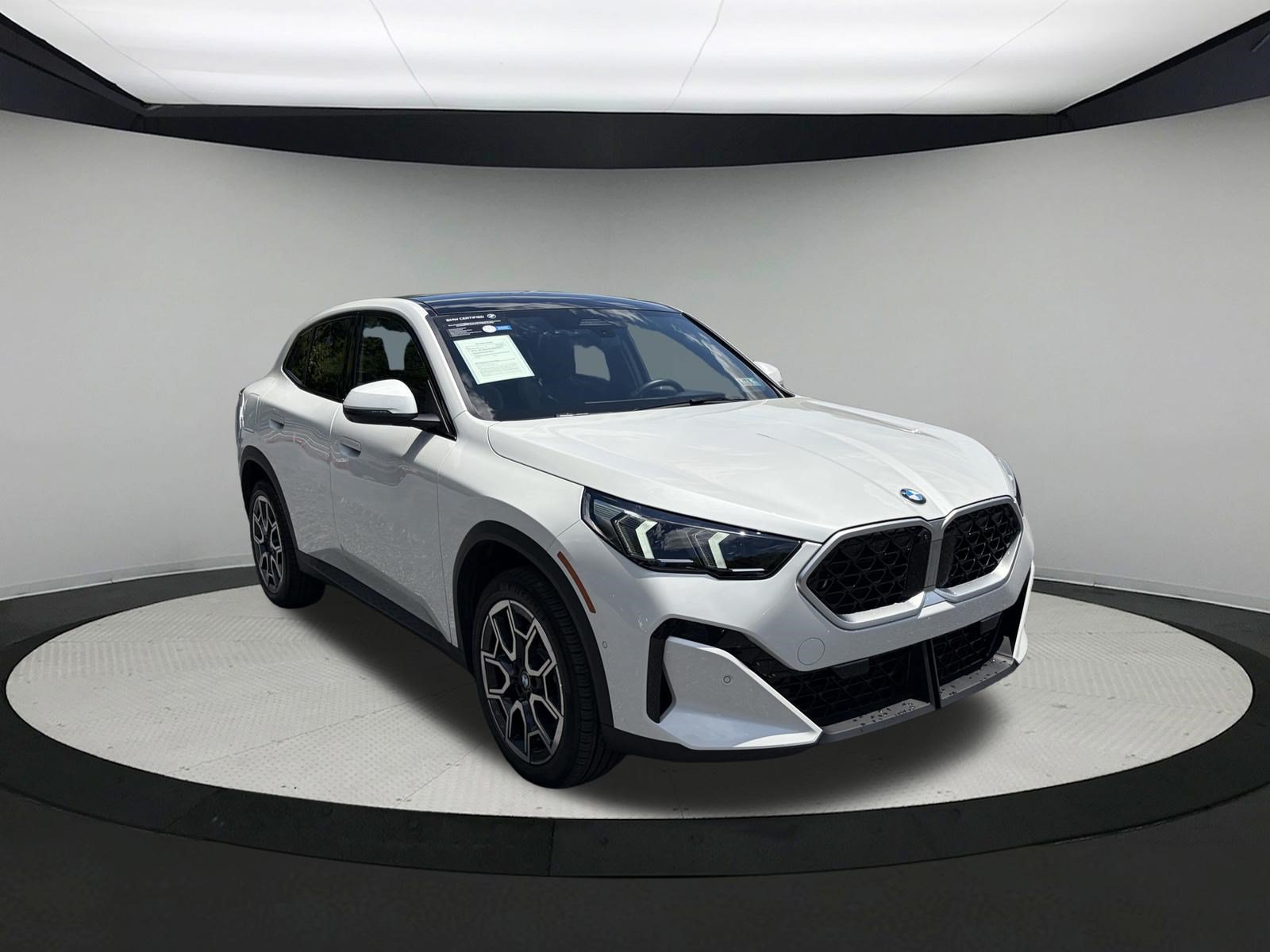 Certified 2025 BMW X2 xDrive28i AWD/4WD image 3