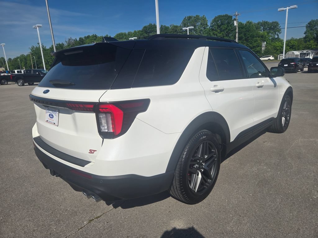 Used 2025 Ford Explorer ST w/ Sun And Sound Package AWD/4WD image 4