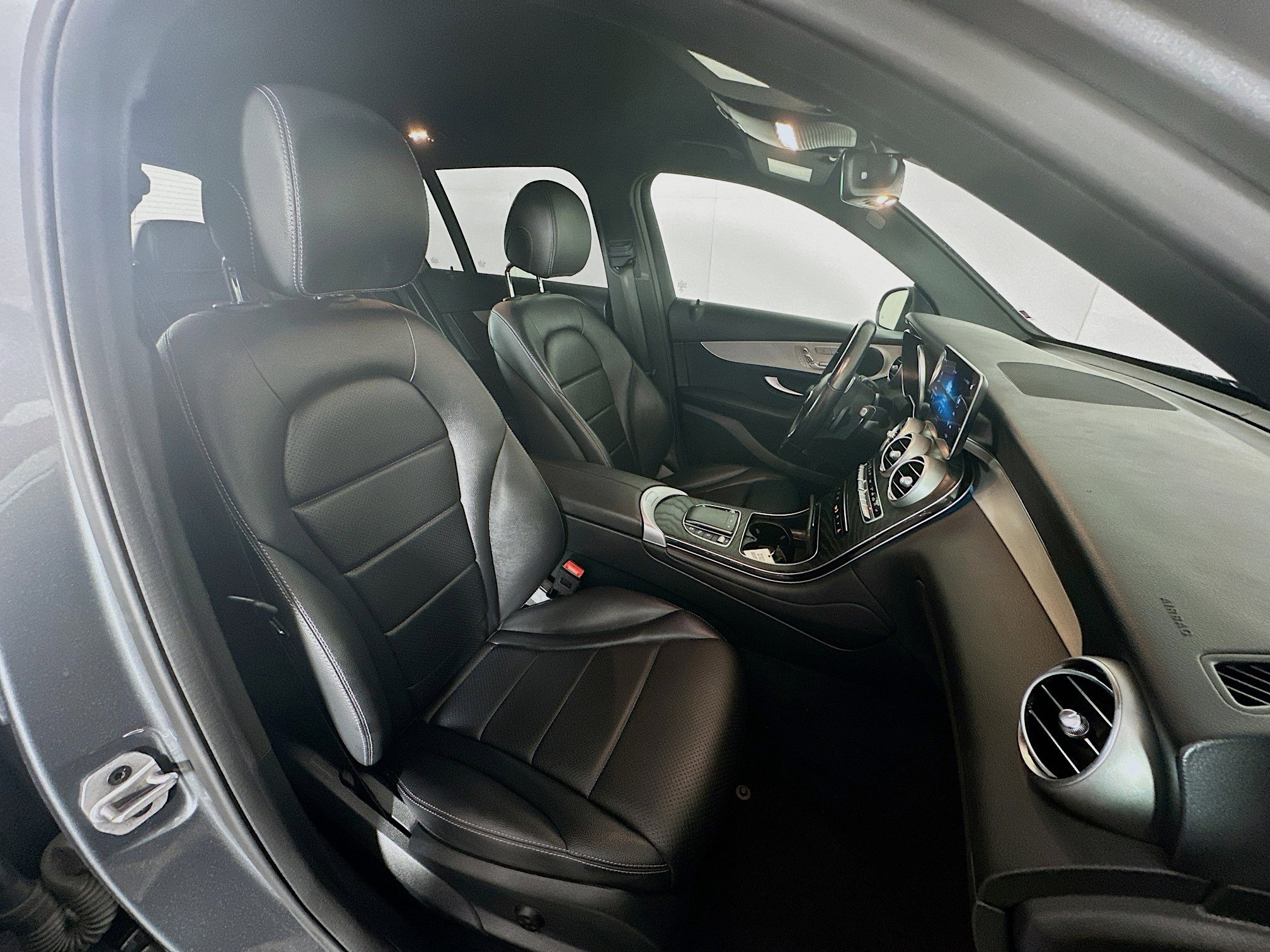 Used 2022 Mercedes-Benz GLC 300 4MATIC image 30