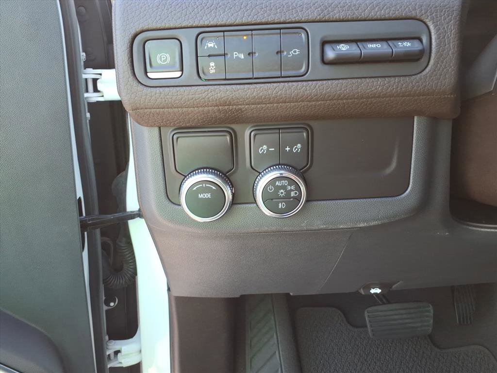 Used 2021 GMC Yukon Denali w/ Advanced Technology Package RWD image 18