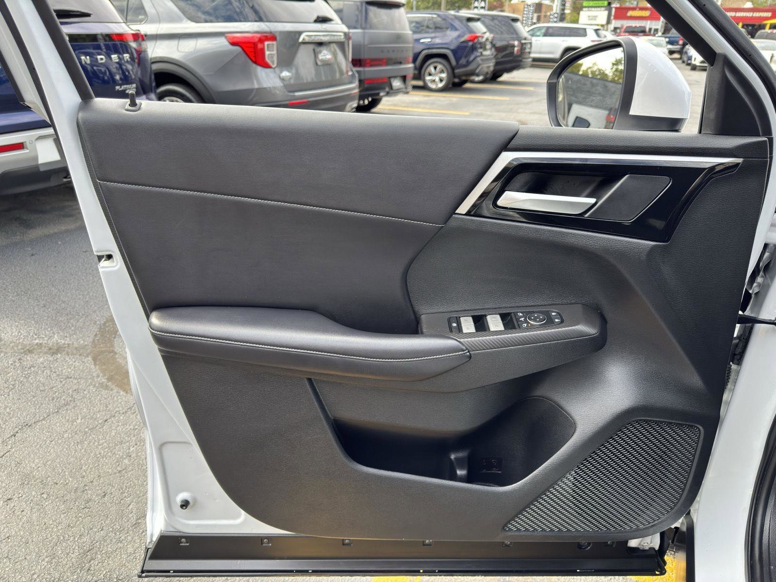 Used 2024 Mitsubishi Outlander SE image 19