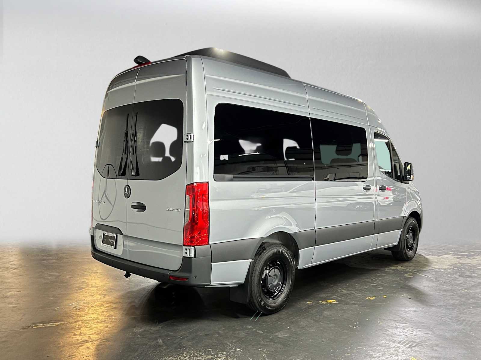 Used 2025 Mercedes-Benz Sprinter 2500 image 3