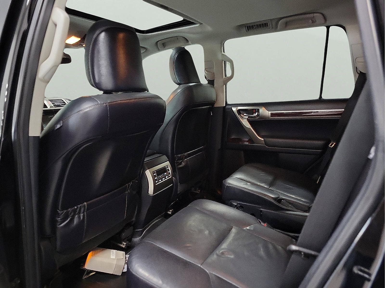 Used 2017 Lexus GX 460 image 9