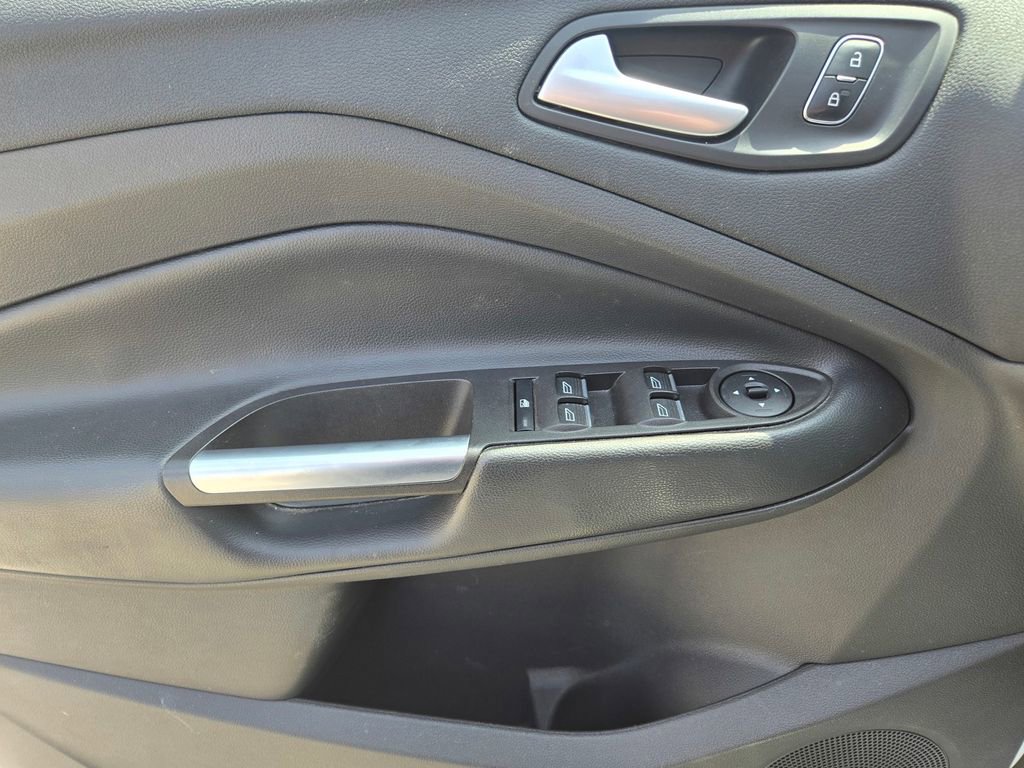 Used 2019 Ford Escape SE FWD image 16