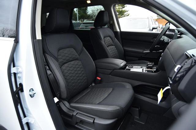 New 2025 Nissan Pathfinder SV image 21