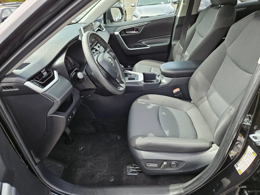 Used 2025 Toyota RAV4 XLE AWD/4WD image 21