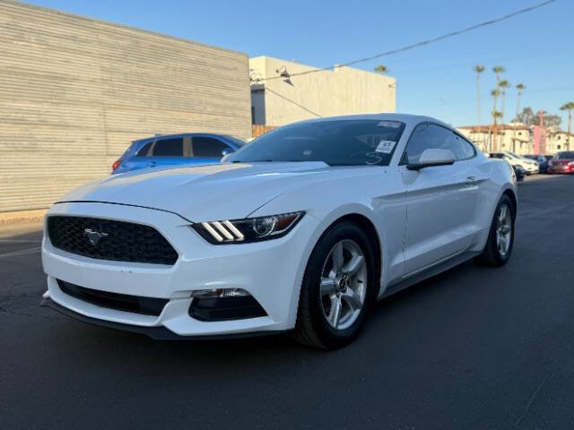 Used 2017 Ford Mustang V6 2dr Fastback image 7