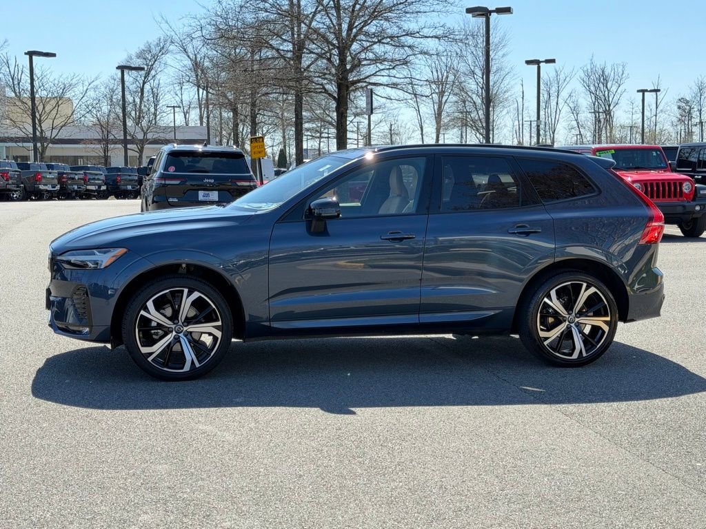 Used 2024 Volvo XC60 B5 Ultimate w/ Protection Package Premier image 11
