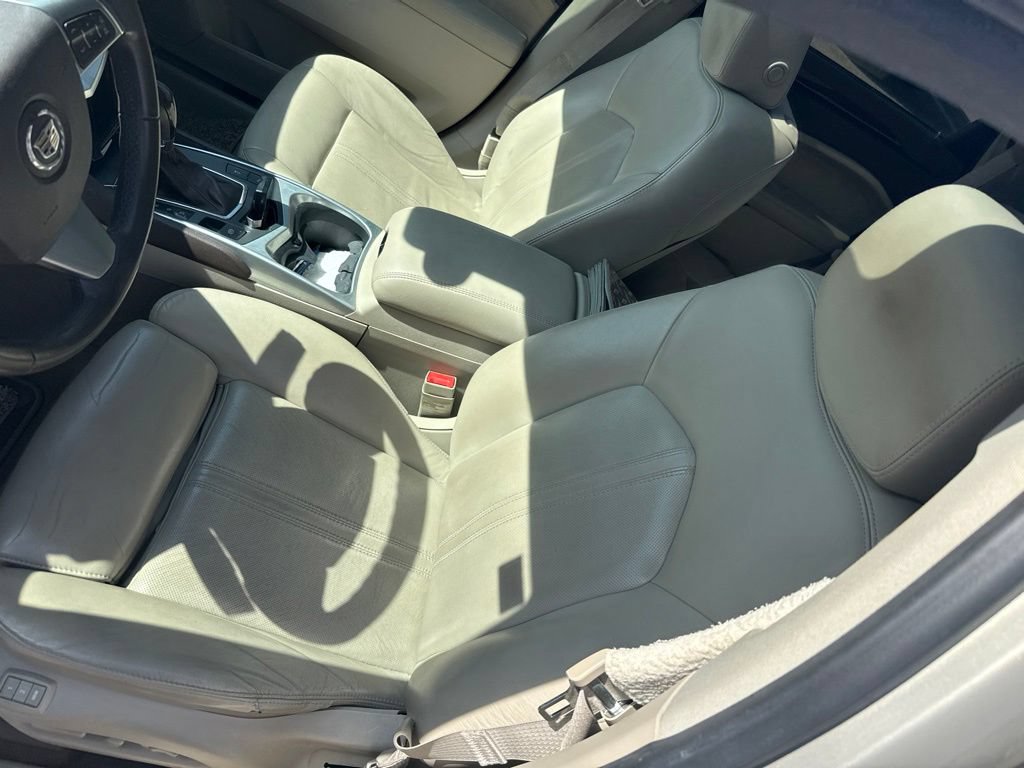 Used 2011 Cadillac SRX Luxury FWD image 3