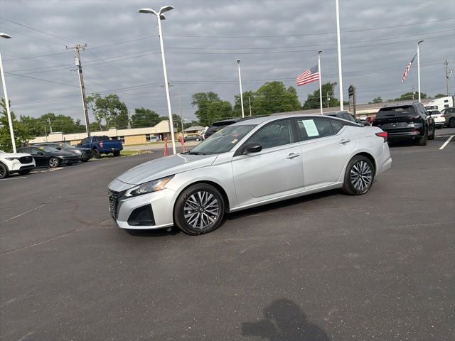 Used 2025 Nissan Altima 2.5 SV FWD image 17