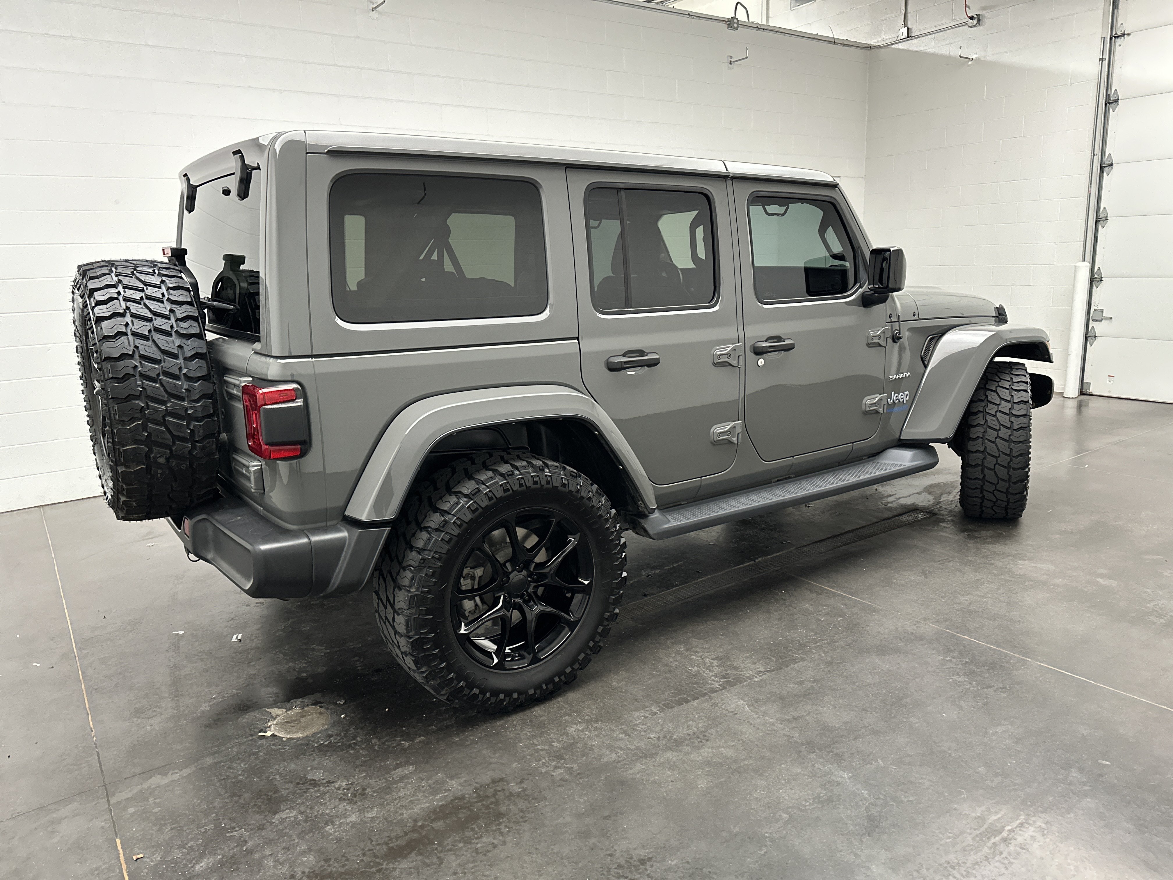 Used 2021 Jeep Wrangler Unlimited Sahara w/ Cold Weather Group AWD/4WD image 8