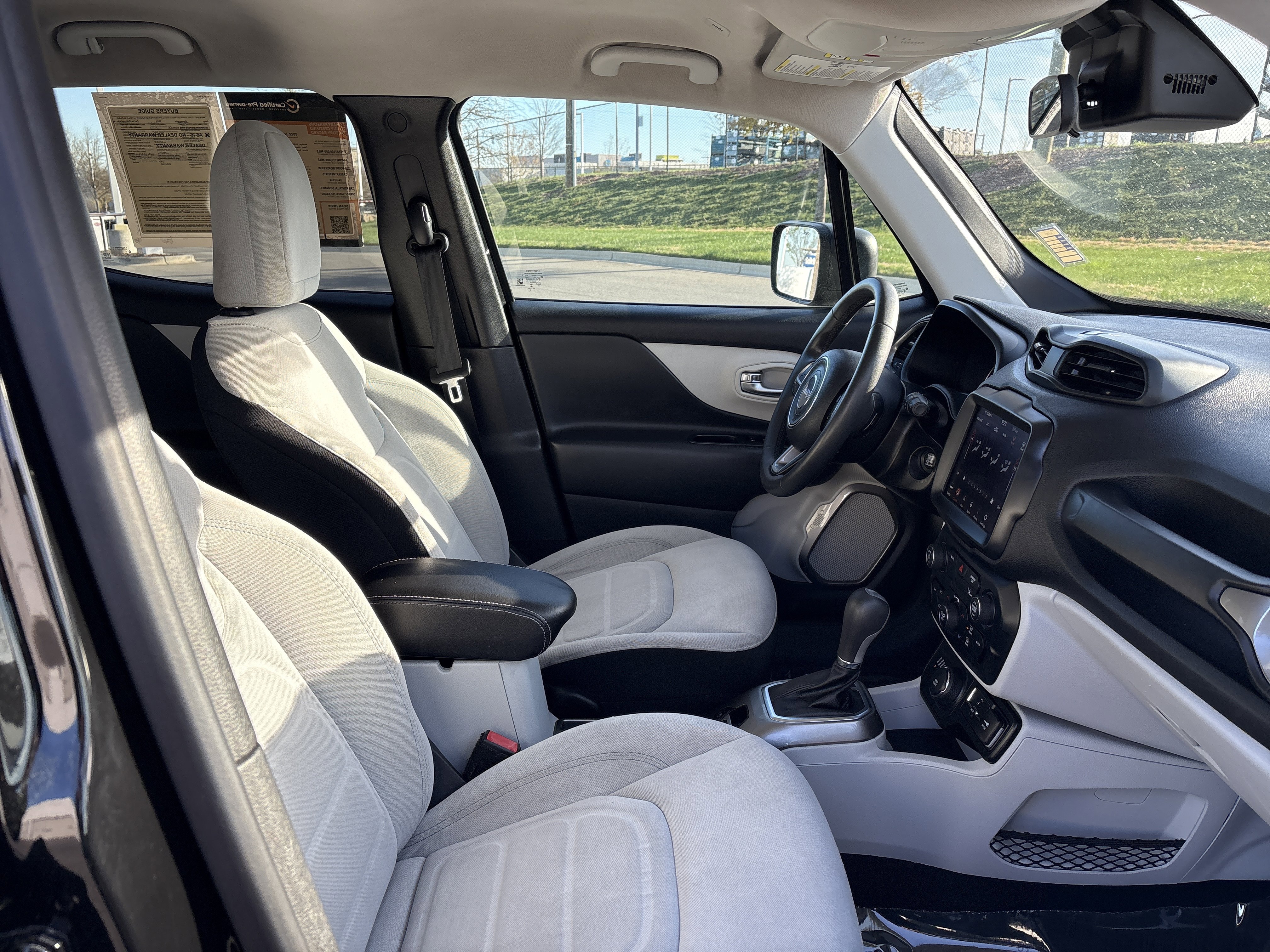 Used 2022 Jeep Renegade Latitude image 23