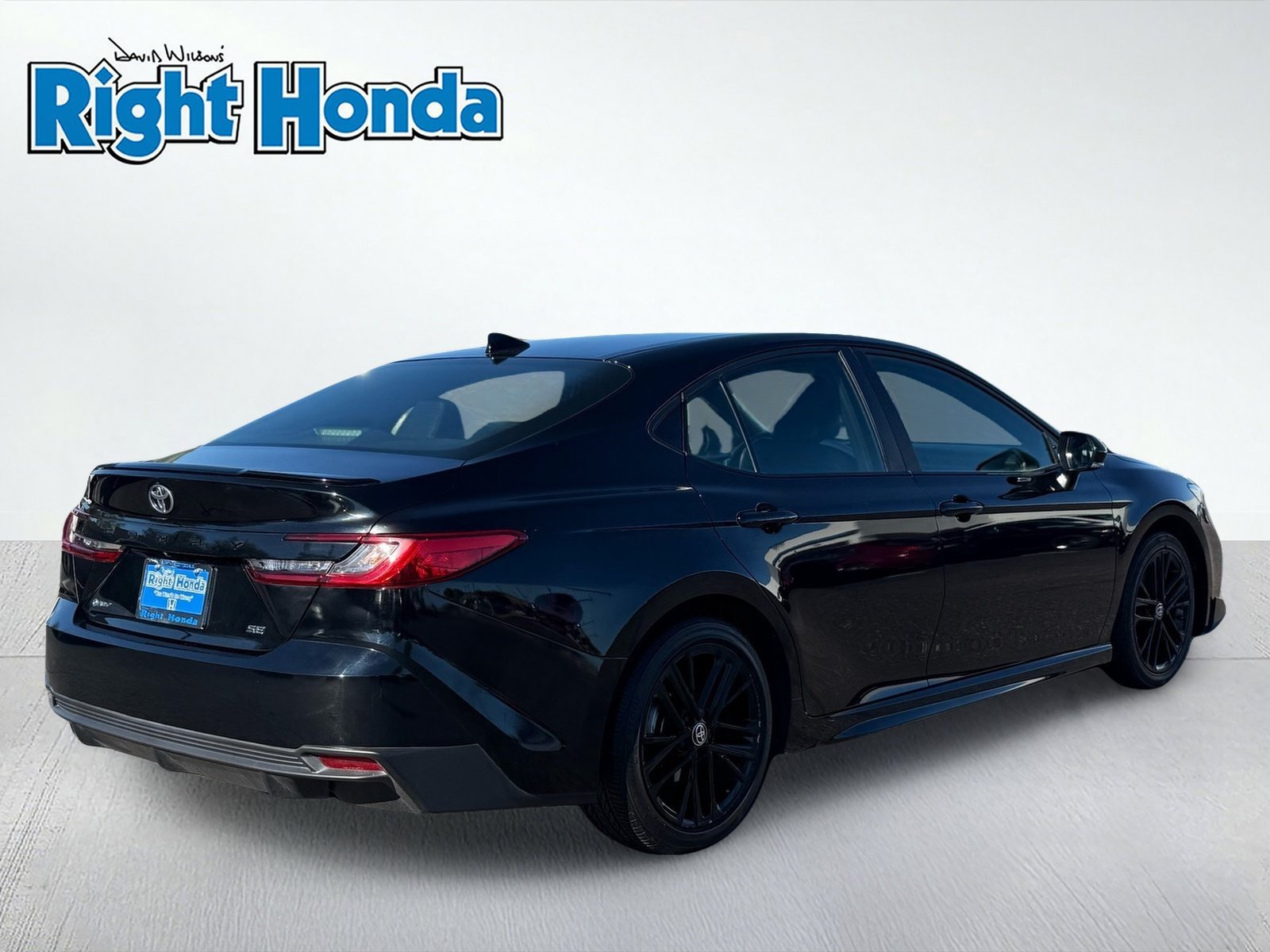 Used 2025 Toyota Camry SE FWD image 8