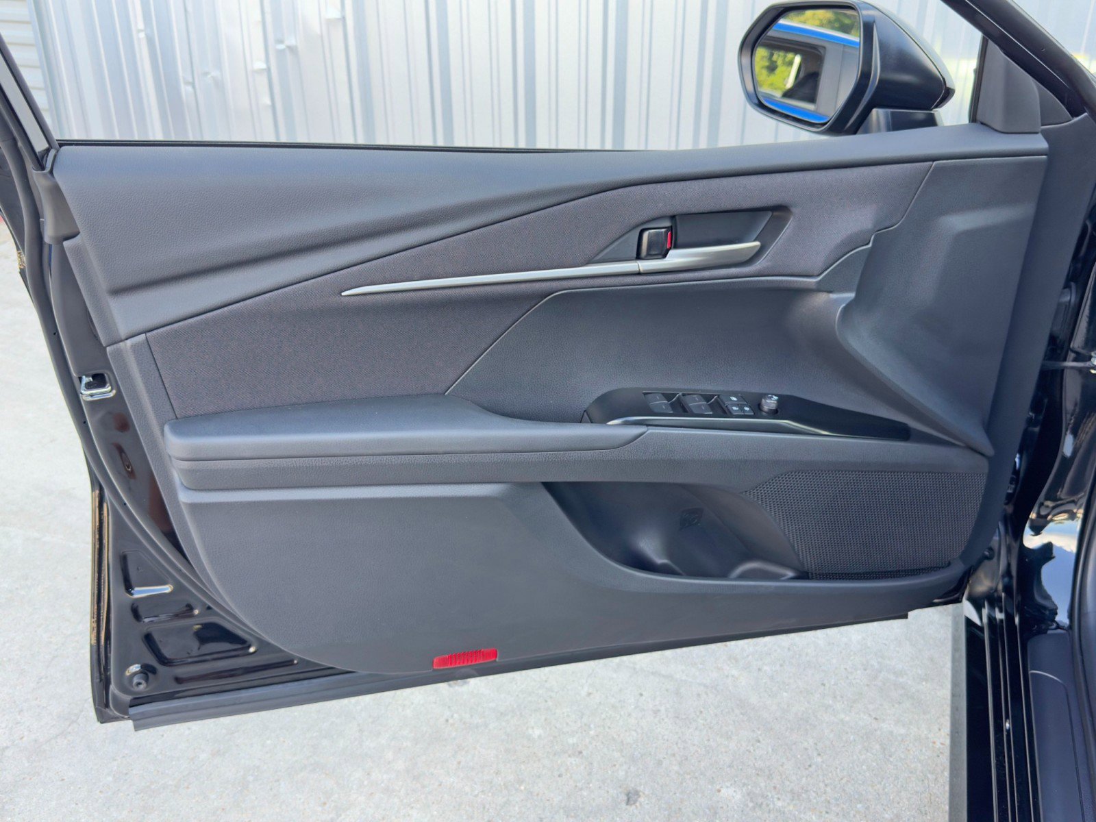 Used 2025 Toyota Camry LE w/ Convenience Package image 39