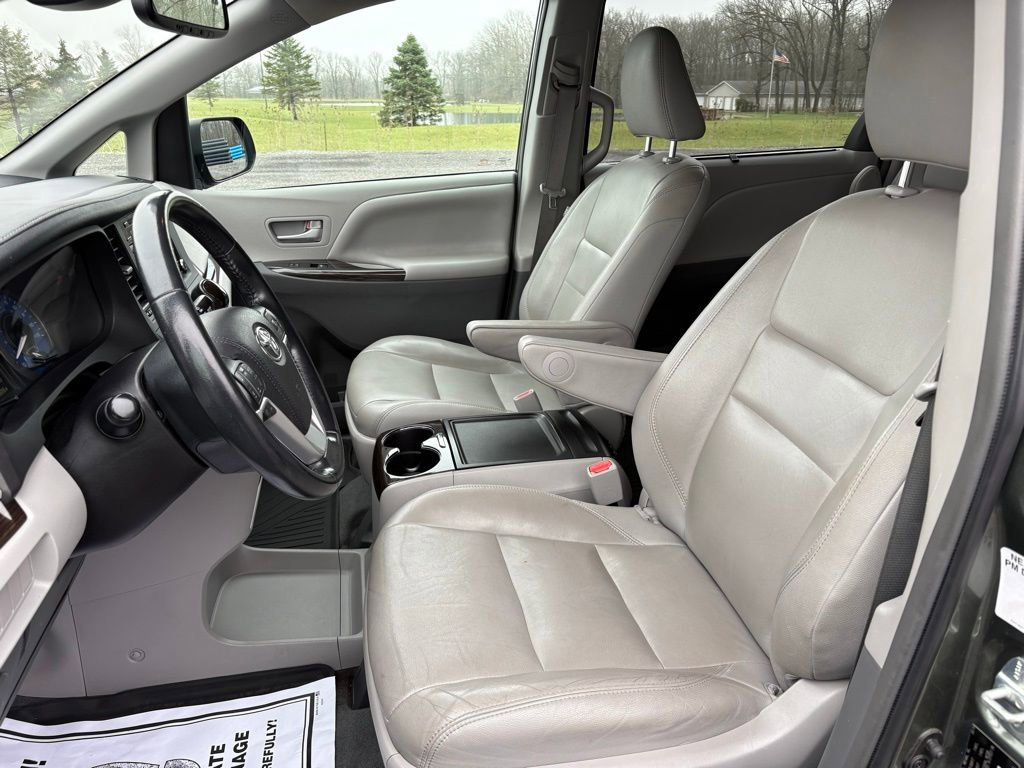 Used 2019 Toyota Sienna XLE FWD image 10