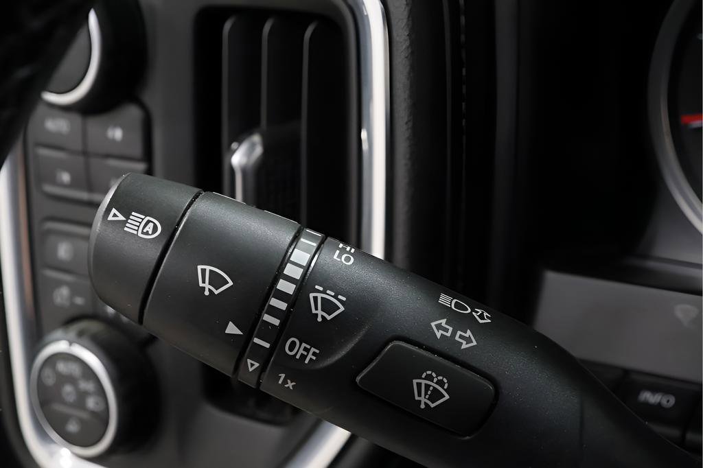 Used 2021 Chevrolet Silverado 1500 High Country w/ Technology Package image 19