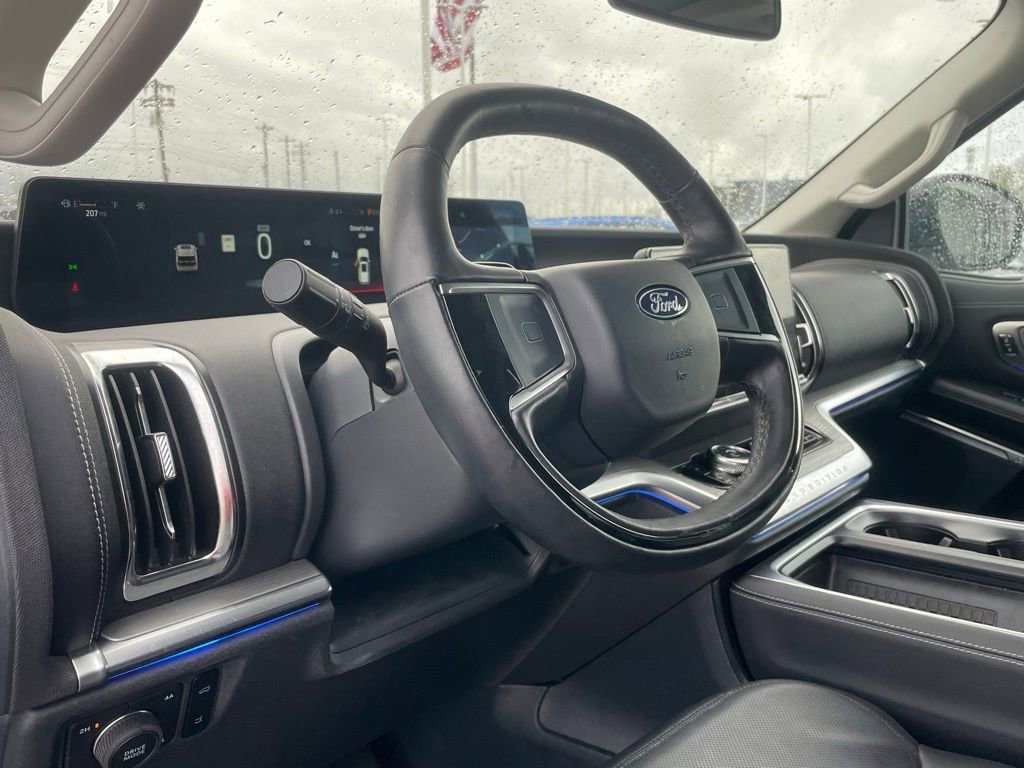 Used 2025 Ford Expedition Max Platinum image 9