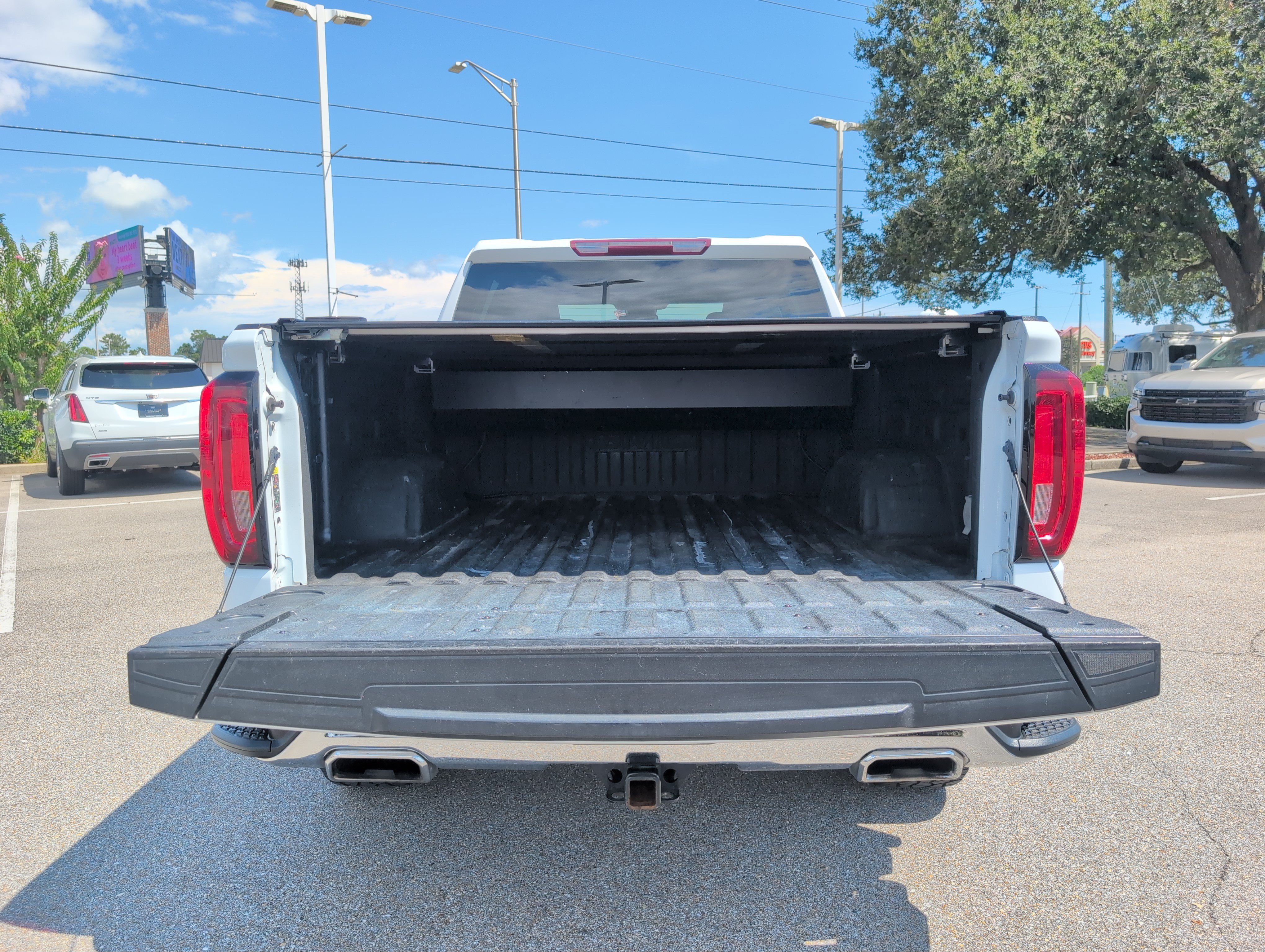 Used 2022 GMC Sierra 1500 SLT AWD/4WD image 5