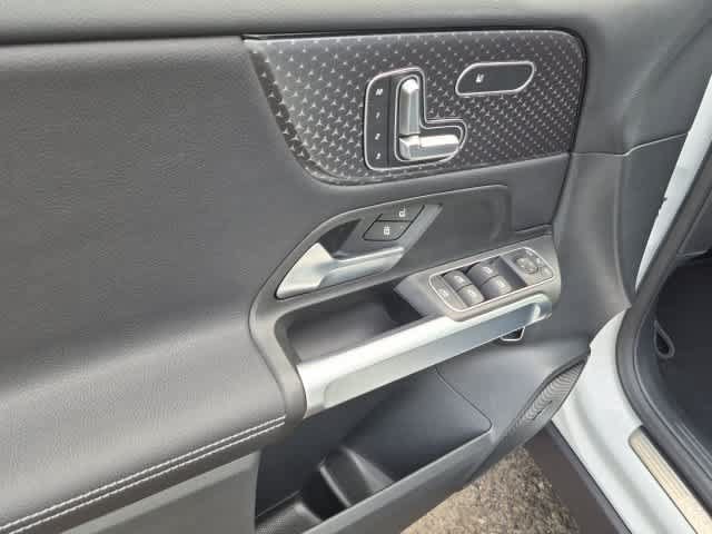 New 2026 Mercedes-Benz GLB 250 4MATIC image 17