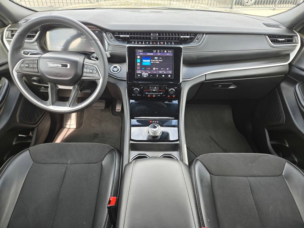 Used 2024 Jeep Grand Cherokee L Laredo image 11