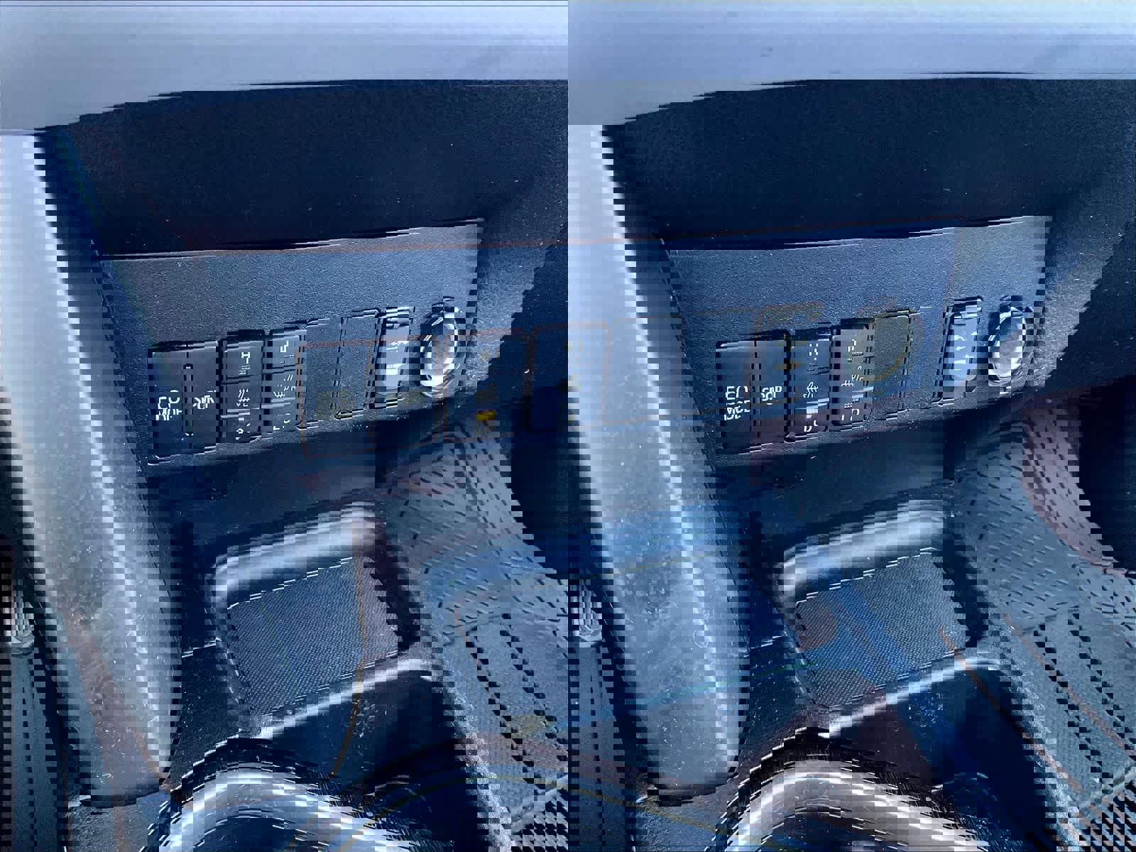 Used 2018 Toyota RAV4 Limited image 27