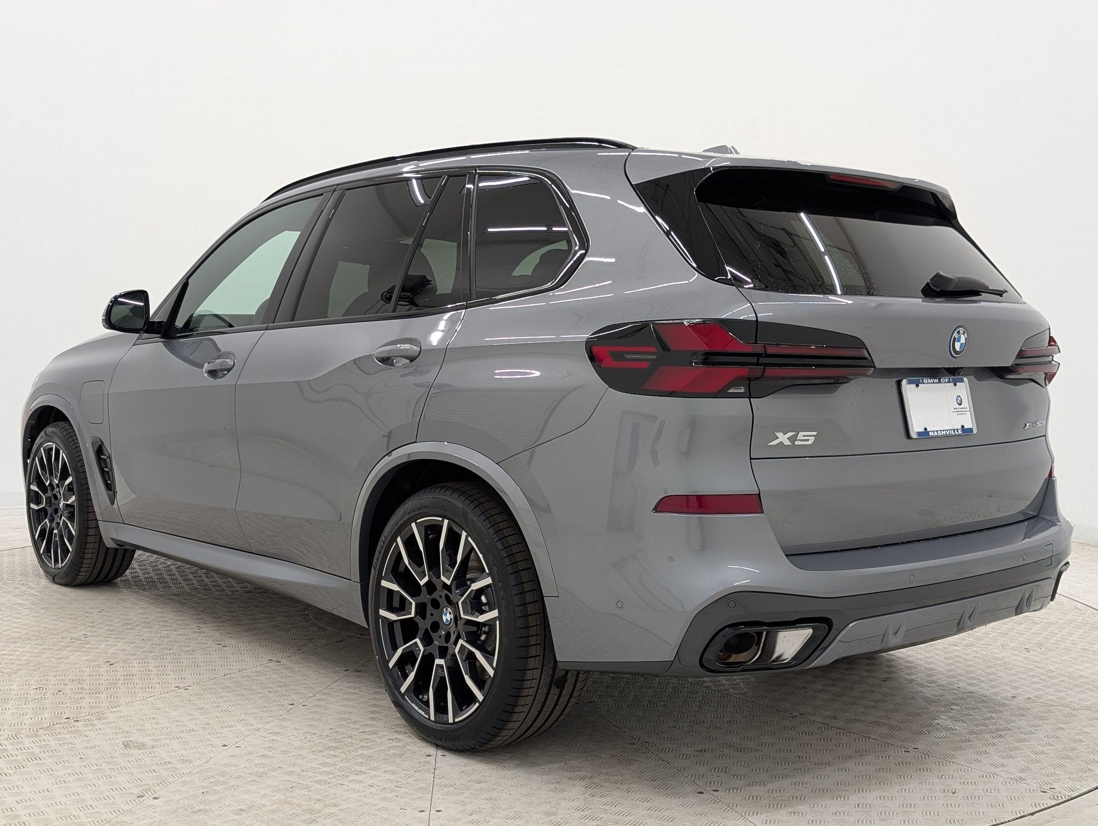 New 2026 BMW X5 xDrive50e w/ M Sport Package AWD/4WD image 3
