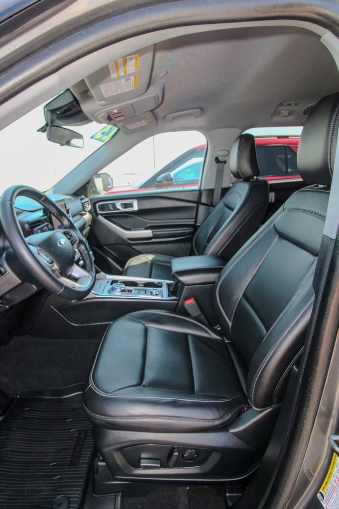 Used 2023 Ford Explorer XLT w/ Equipment Group 202A image 14