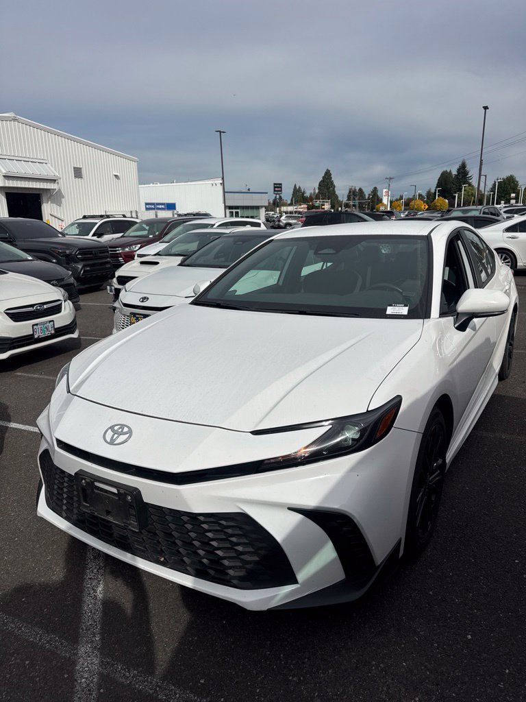 Certified 2025 Toyota Camry SE FWD image 1